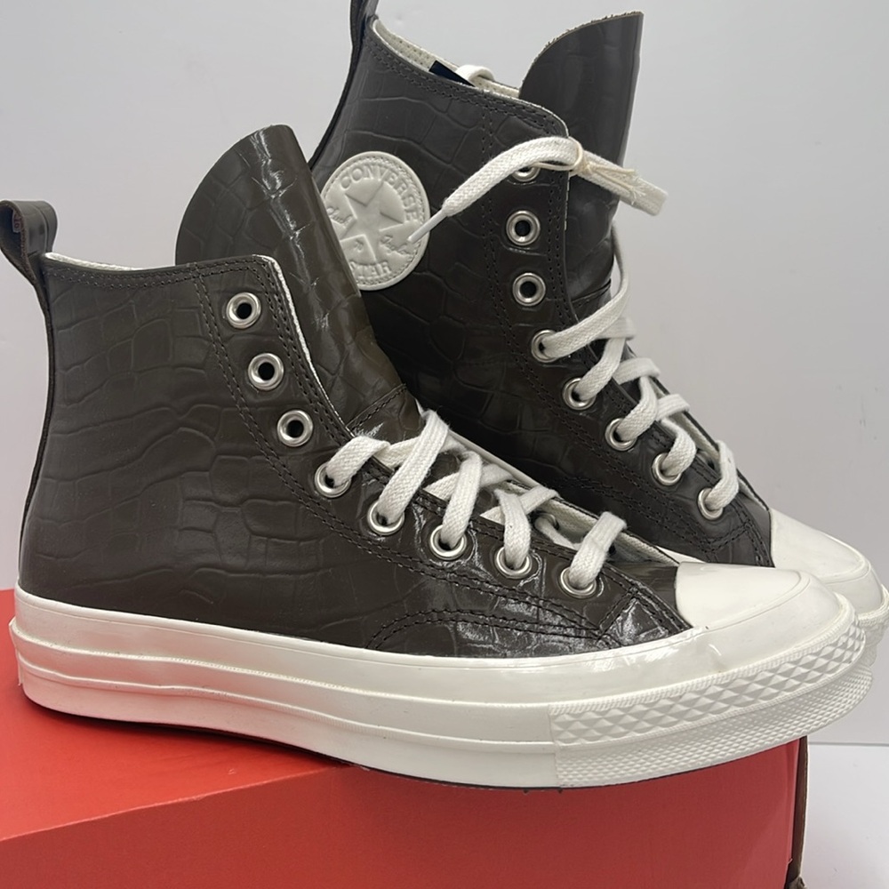 Converse WMNS Crocodile High-Tops A07656C
CHUCK 70 HI
ENGINE SMOKE/ENGINE SMOKE - Picture 7 of 16